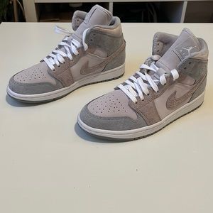 Women’s Air Jordan 1 Mid SE ‘Particle Grey’